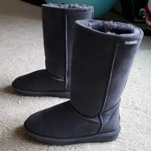 Bearpaw grey boots